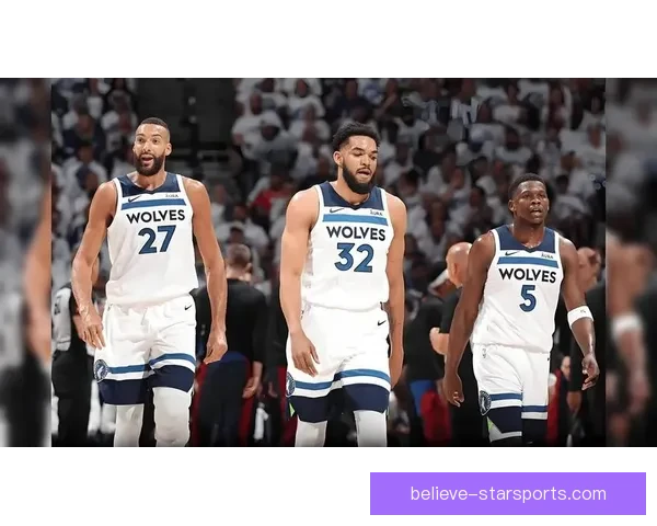 NBA焦点大战再掀高潮巨星对决点燃季后赛希望东西部格局生变